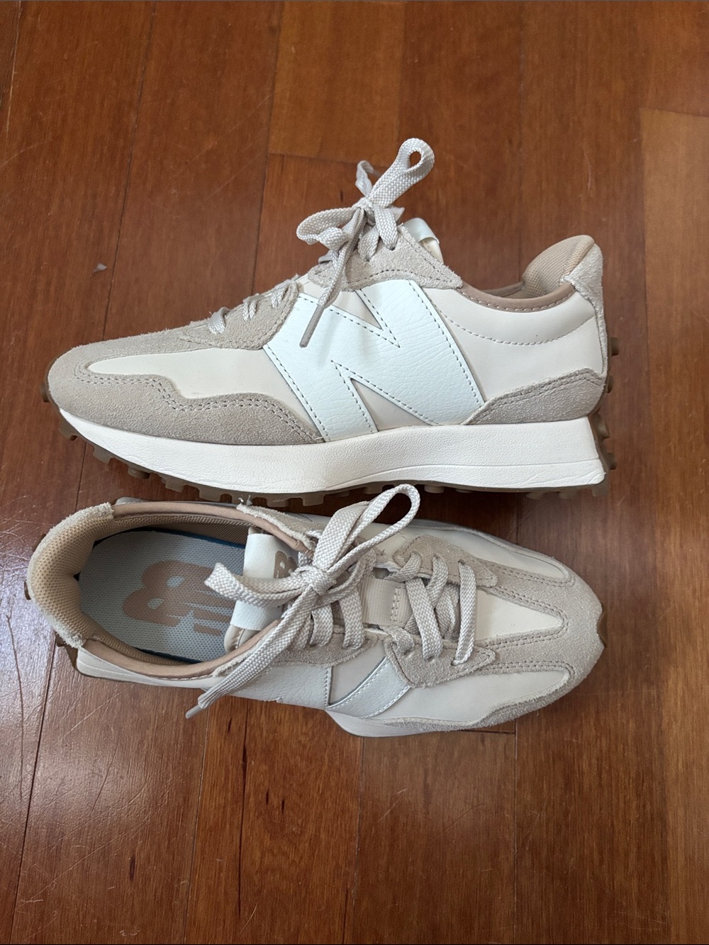 New Balance 327 Women’s Sneakers